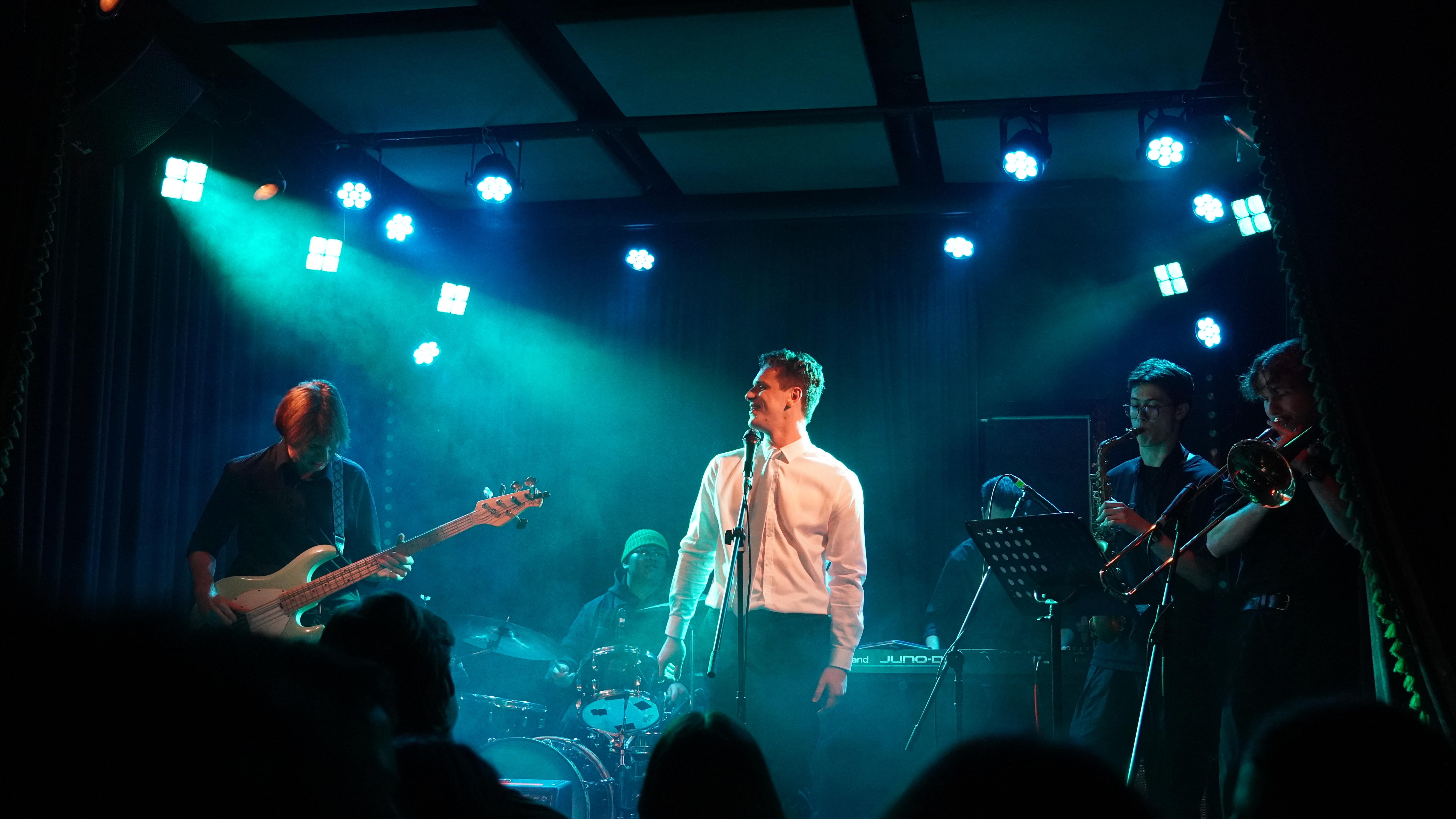 Ollie Hilliard performing live with band
